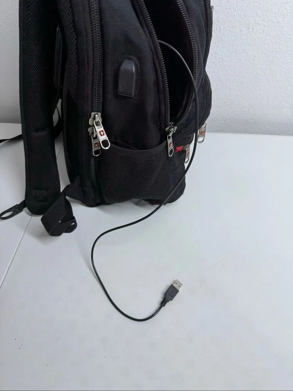 Swiss Tech Navigator Backpack - Picture 8 of 16